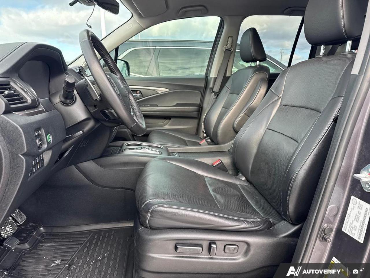 2022 Honda Ridgeline Touring AWD   NO CLAIMS   LEATHER   SUNROOF Photo