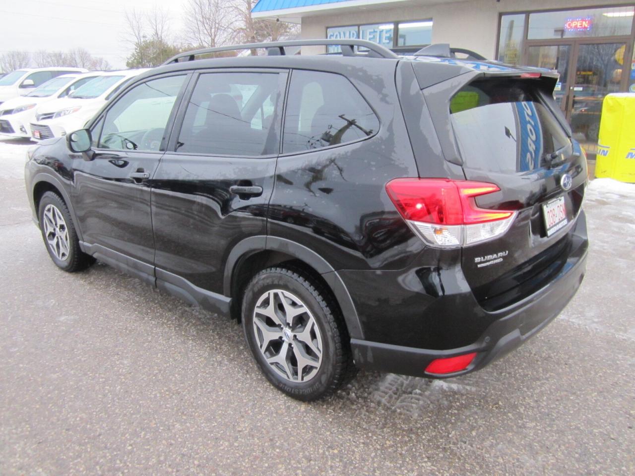 2023 Subaru Forester Touring CVT EYESIGHT ONE OWNER NO ACCIDENTS Photo3