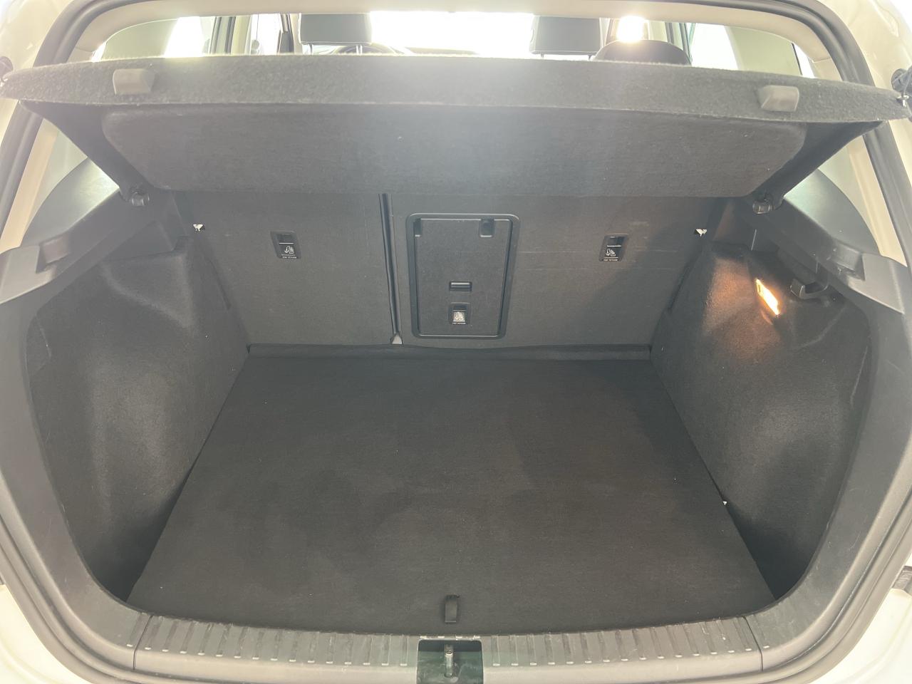 2023 Volkswagen Taos Trendline 4Motion Photo