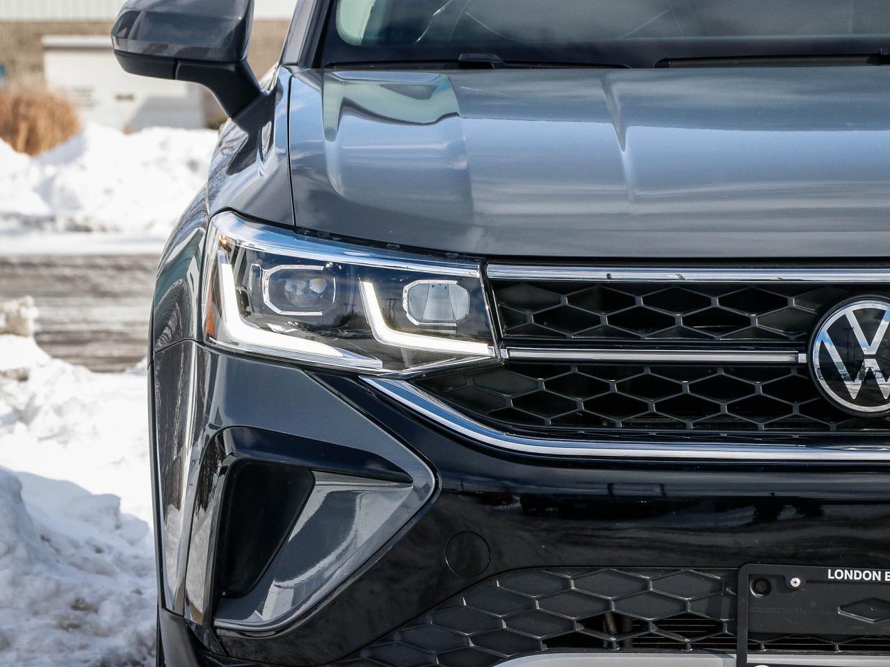 2024 Volkswagen Taos Highline 4MOTION Photo2