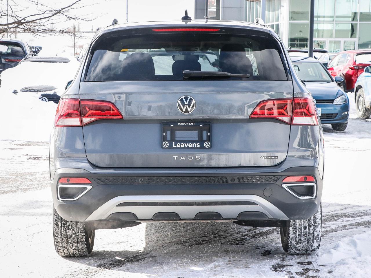 2024 Volkswagen Taos Highline 4MOTION Photo