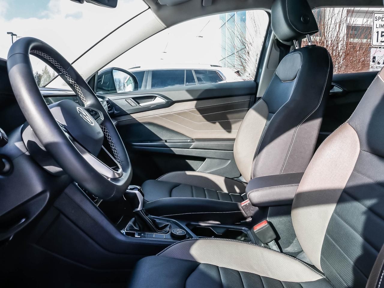 2024 Volkswagen Taos Highline 4MOTION Photo