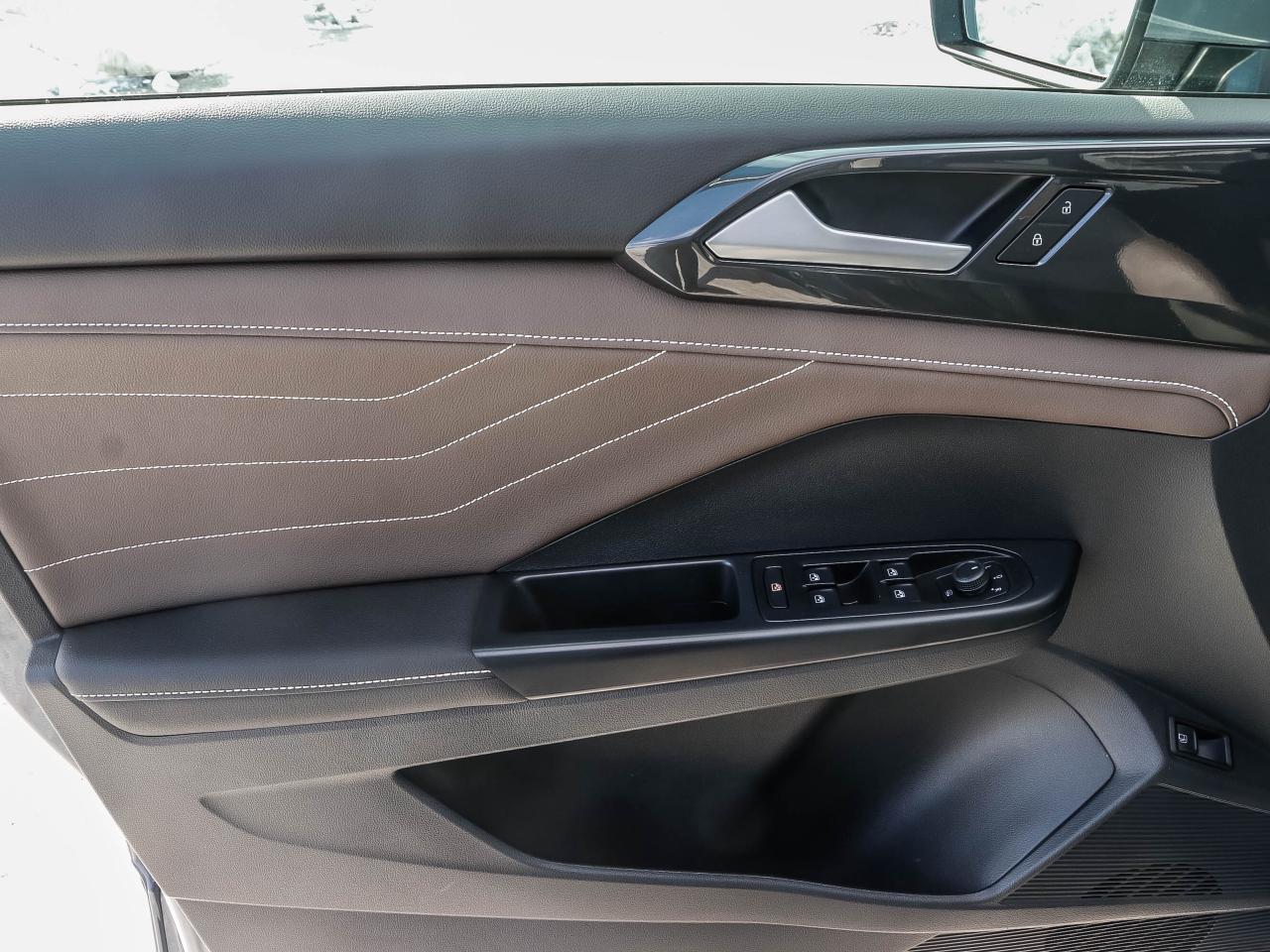 2024 Volkswagen Taos Highline 4MOTION Photo