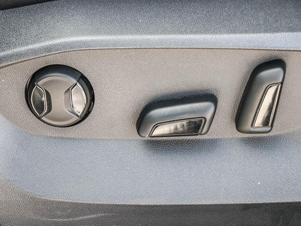 2024 Volkswagen Taos Highline 4MOTION Photo