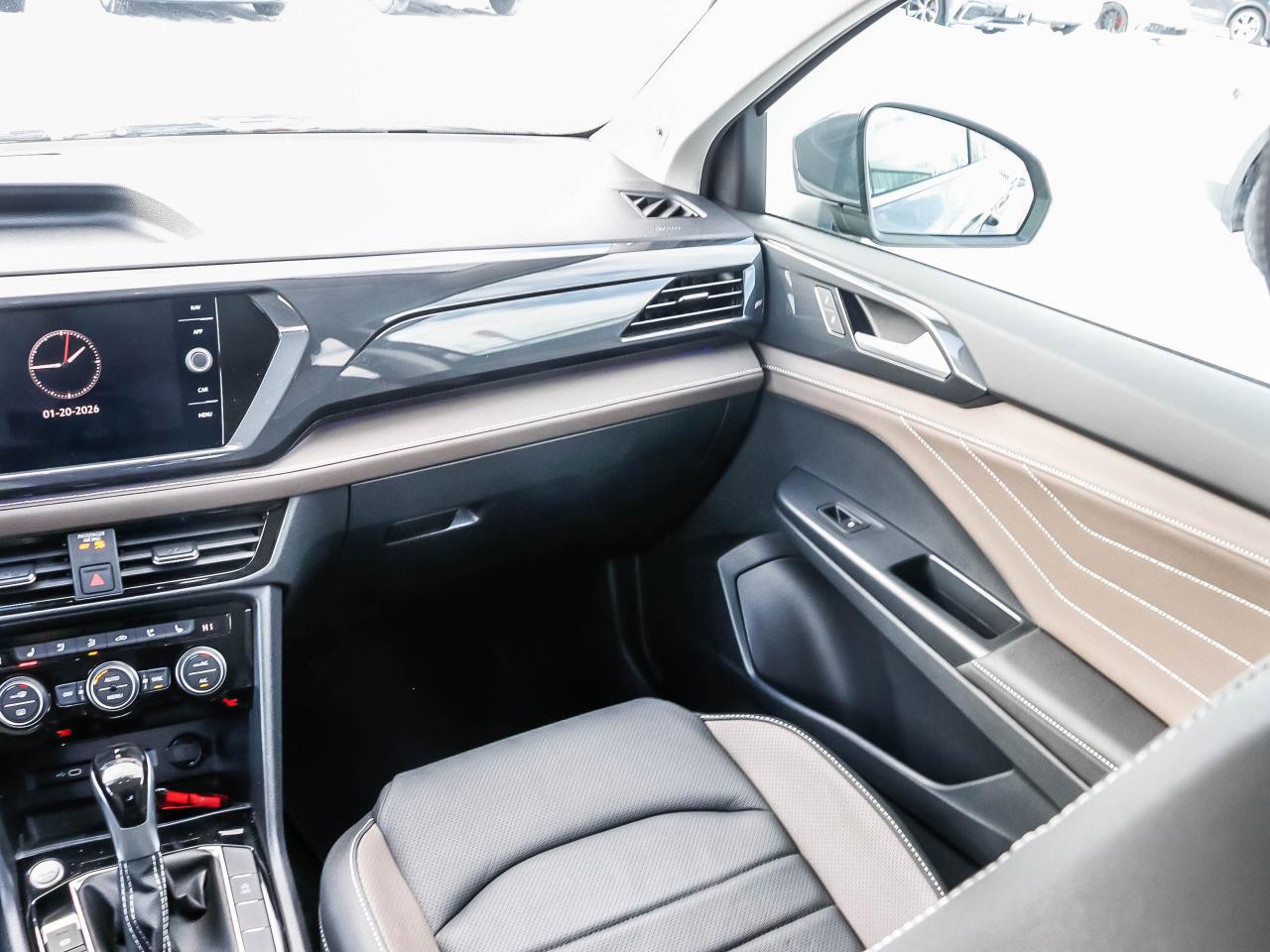 2024 Volkswagen Taos Highline 4MOTION Photo