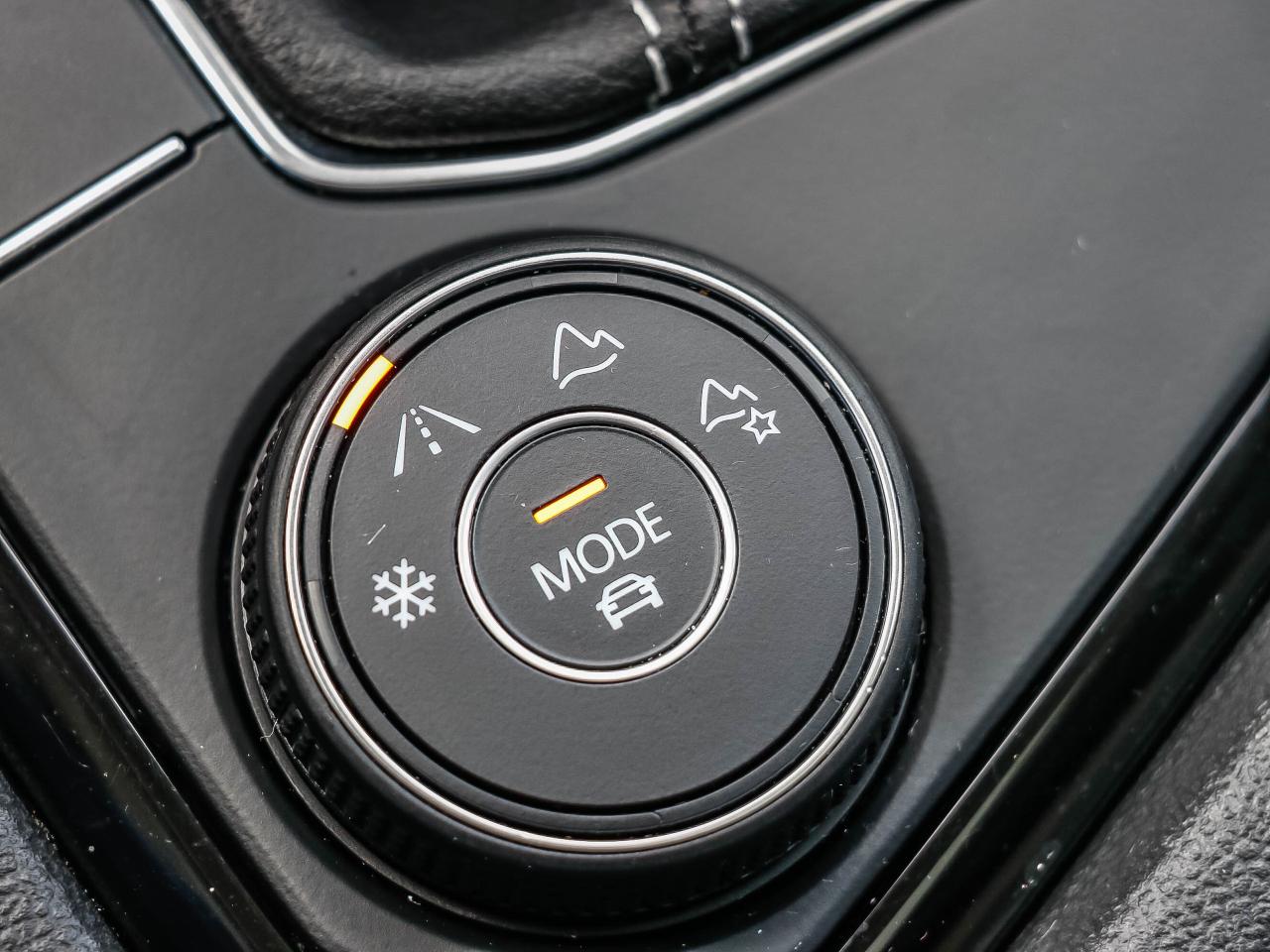 2024 Volkswagen Taos Highline 4MOTION Photo