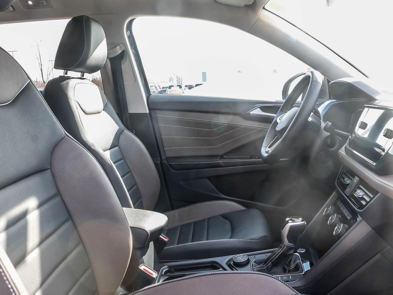 2024 Volkswagen Taos Highline 4MOTION Photo