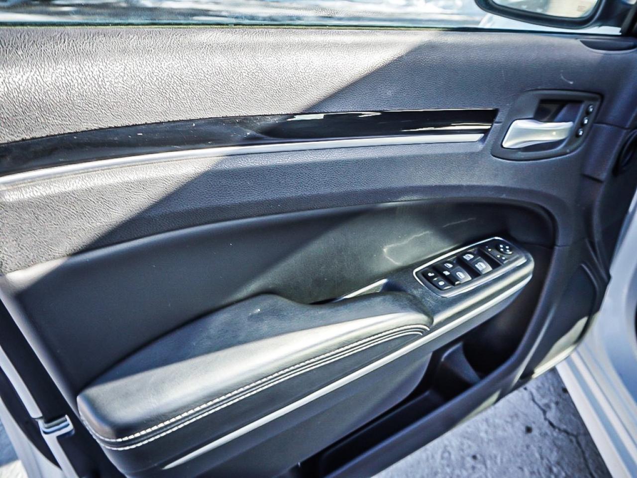 2023 Chrysler 300  Photo