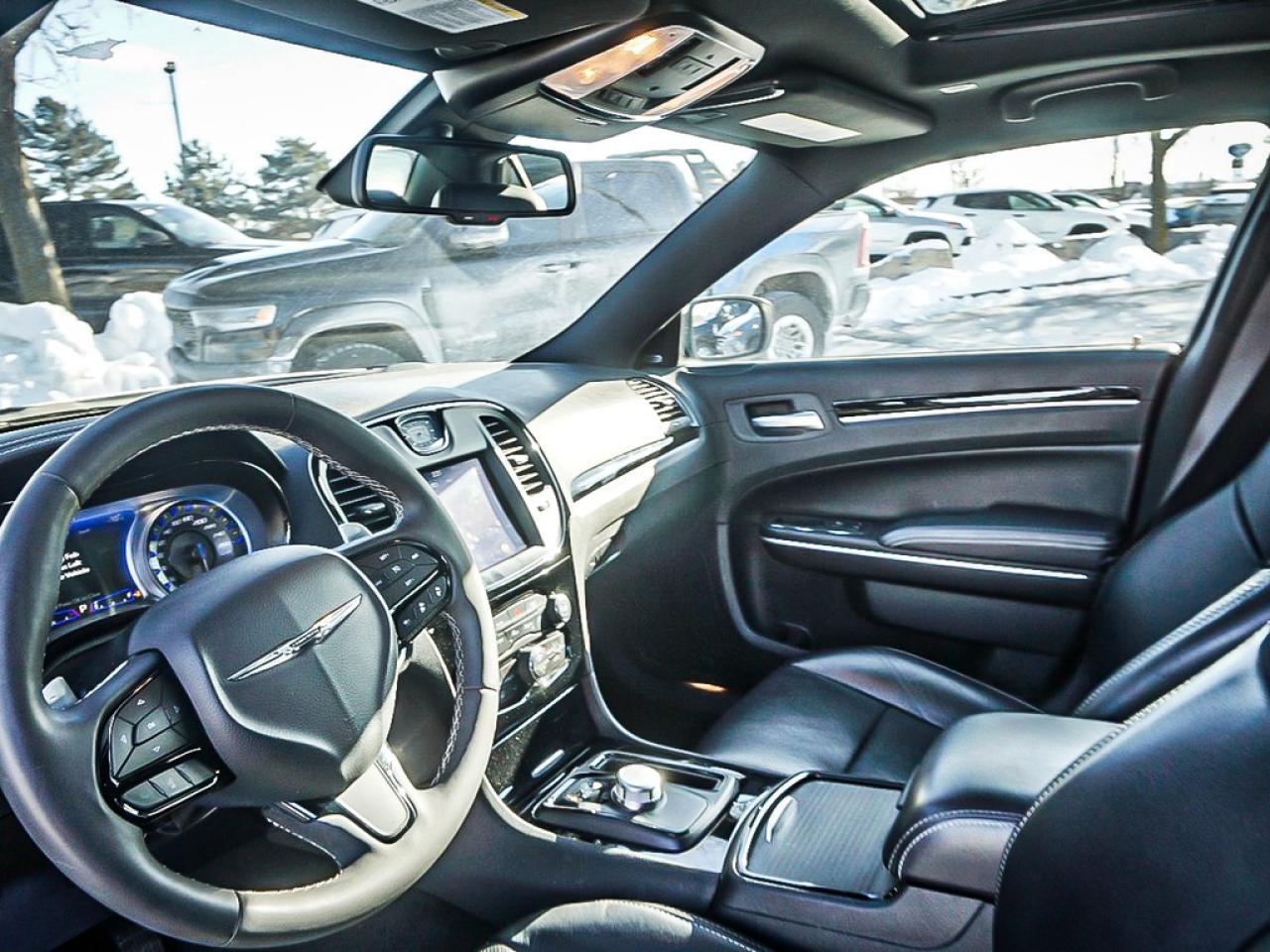 2023 Chrysler 300  Photo