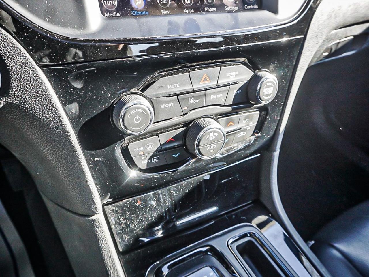 2023 Chrysler 300  Photo