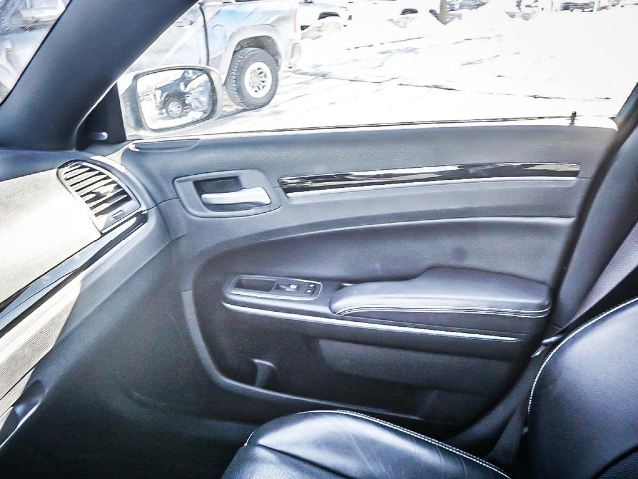 2023 Chrysler 300  Photo