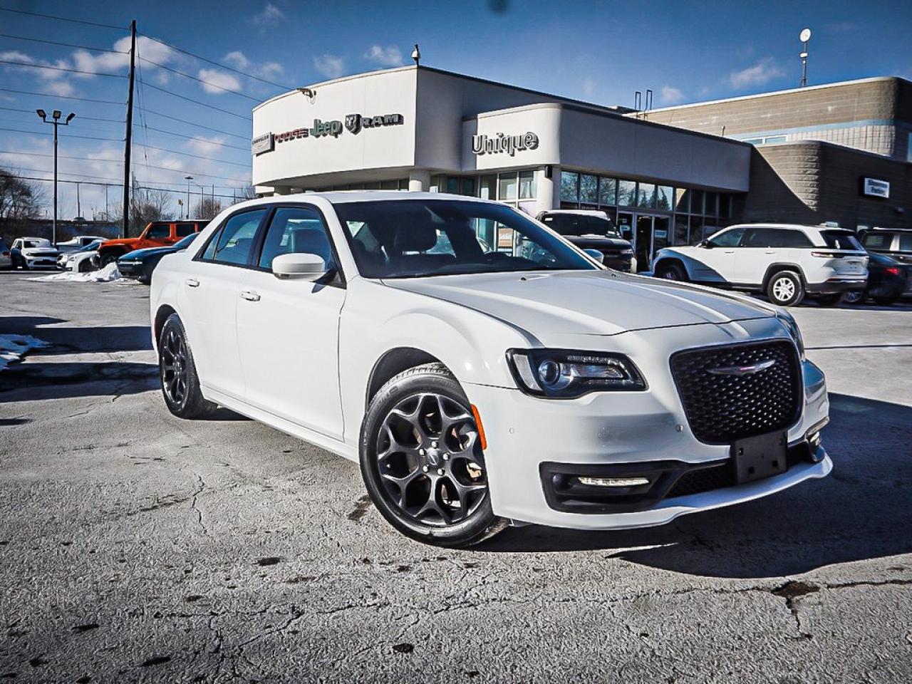 2023 Chrysler 300  Photo