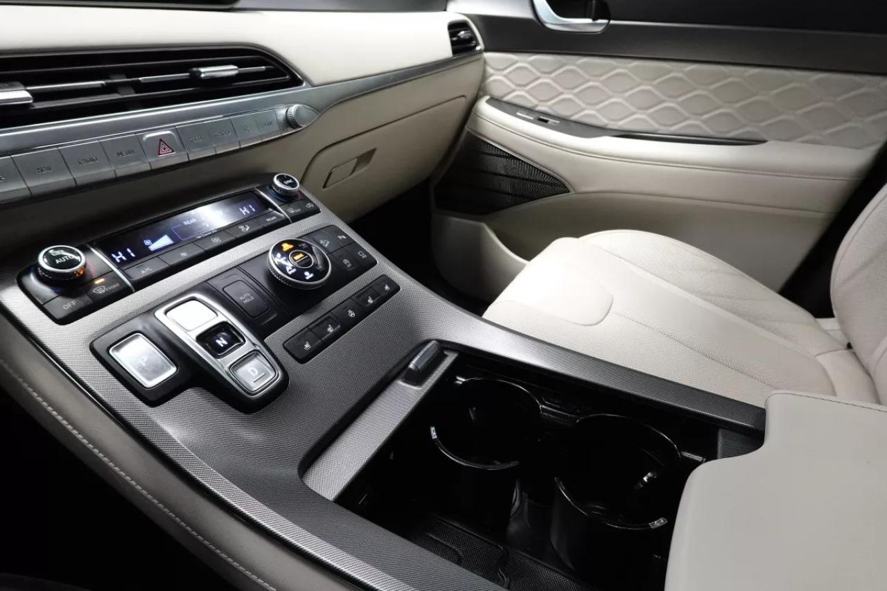 2020 Hyundai PALISADE ULTIMATE CALLIGRAPHY / LIGHT INT / HTD,COOL SEATS Photo