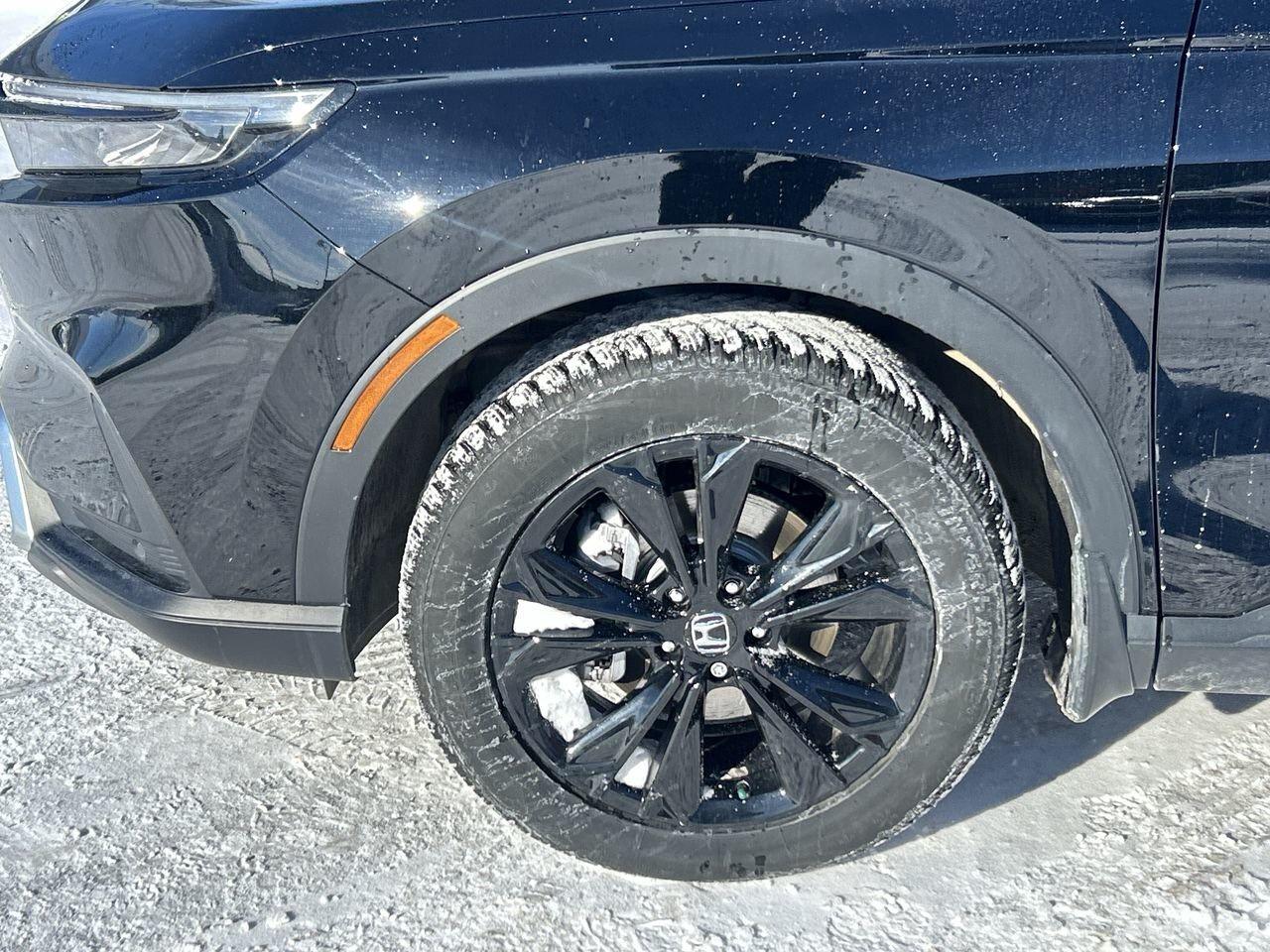 2024 Honda CR-V Hybrid Touring AWD 2 SETS, ON WINTERS  Leather Seats  All Photo