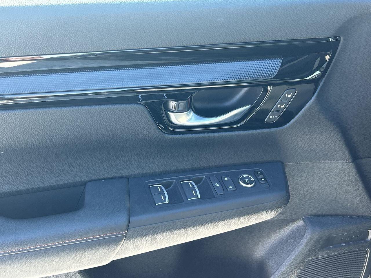 2024 Honda CR-V Hybrid Touring AWD 2 SETS, ON WINTERS  Leather Seats  All Photo