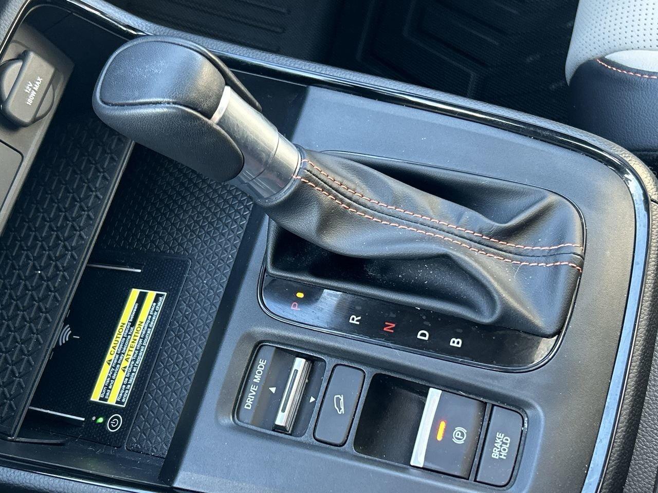 2024 Honda CR-V Hybrid Touring AWD 2 SETS, ON WINTERS  Leather Seats  All Photo