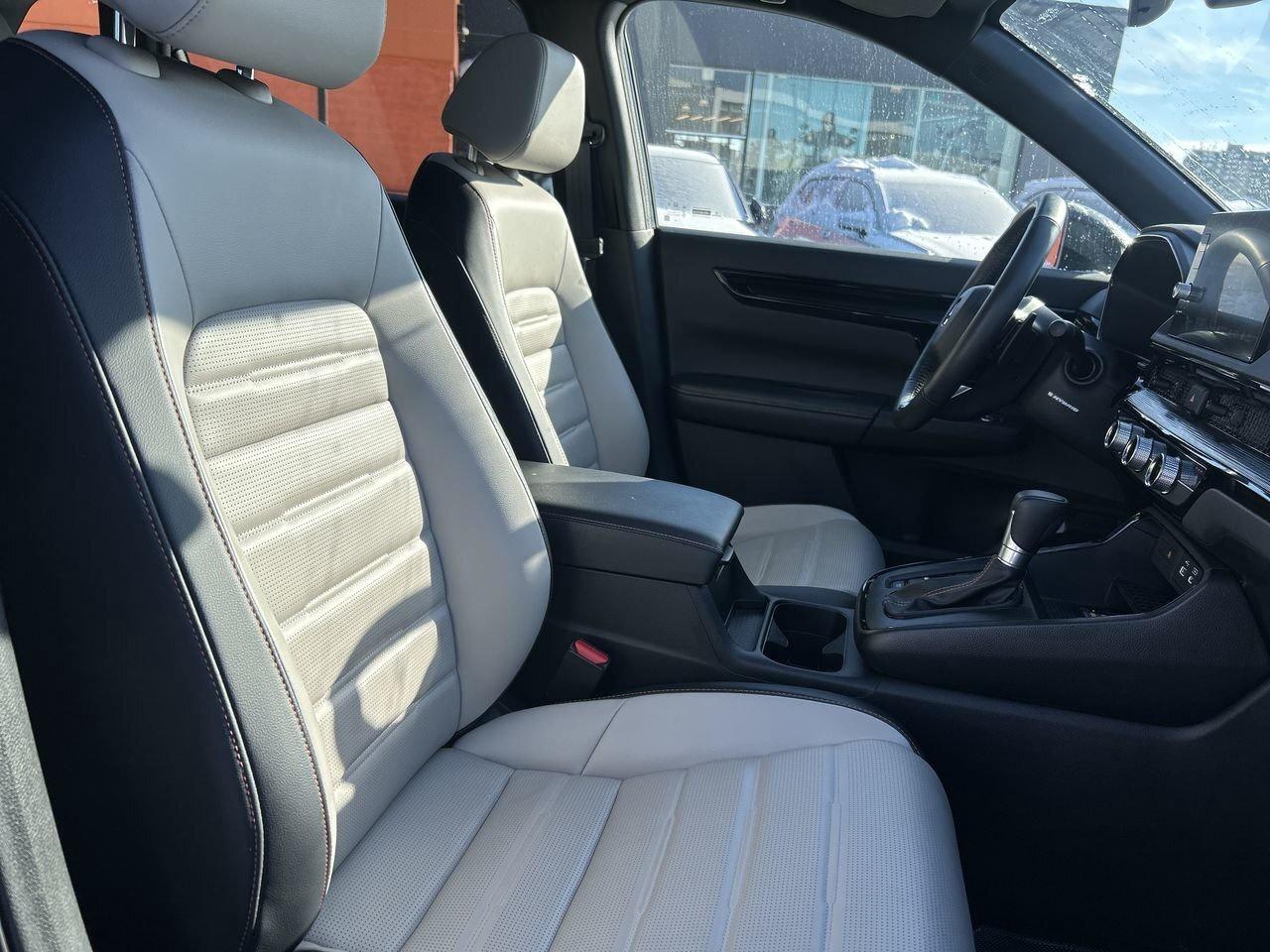 2024 Honda CR-V Hybrid Touring AWD 2 SETS, ON WINTERS  Leather Seats  All Photo