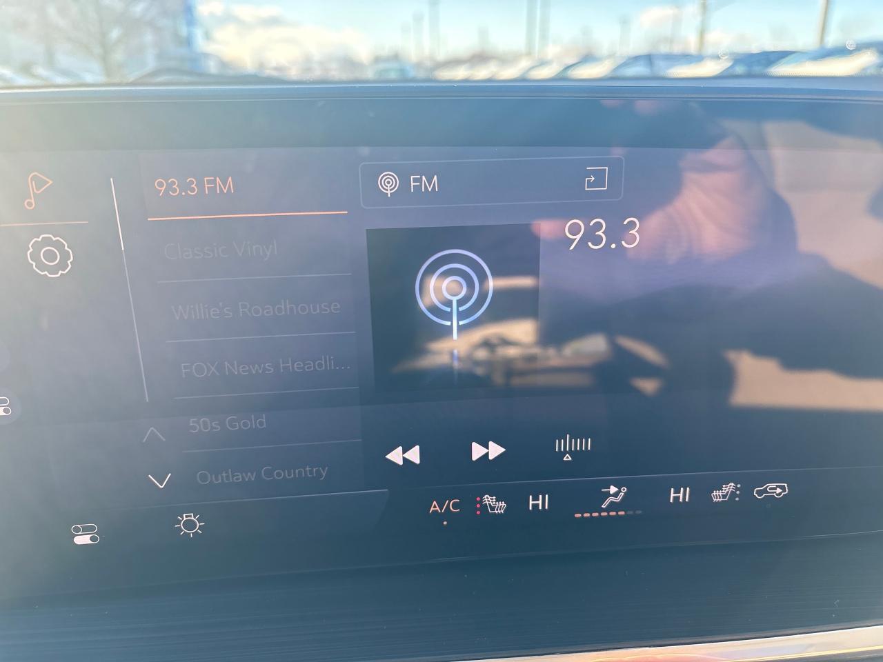 2024 Buick Envision Preferred AWD + Leatherette + Sunroof + 1 Owner Photo