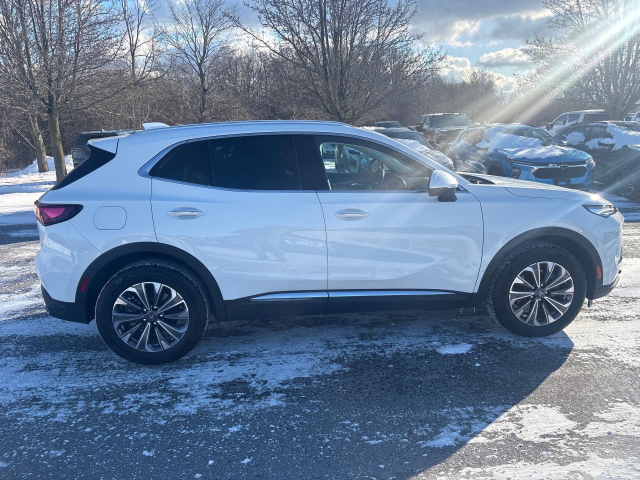 2024 Buick Envision Preferred AWD + Leatherette + Sunroof + 1 Owner Photo