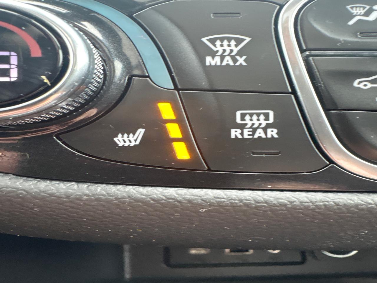 2024 Chevrolet Equinox Premier AWD + Sunroof + Navigation + 1 Owner Photo