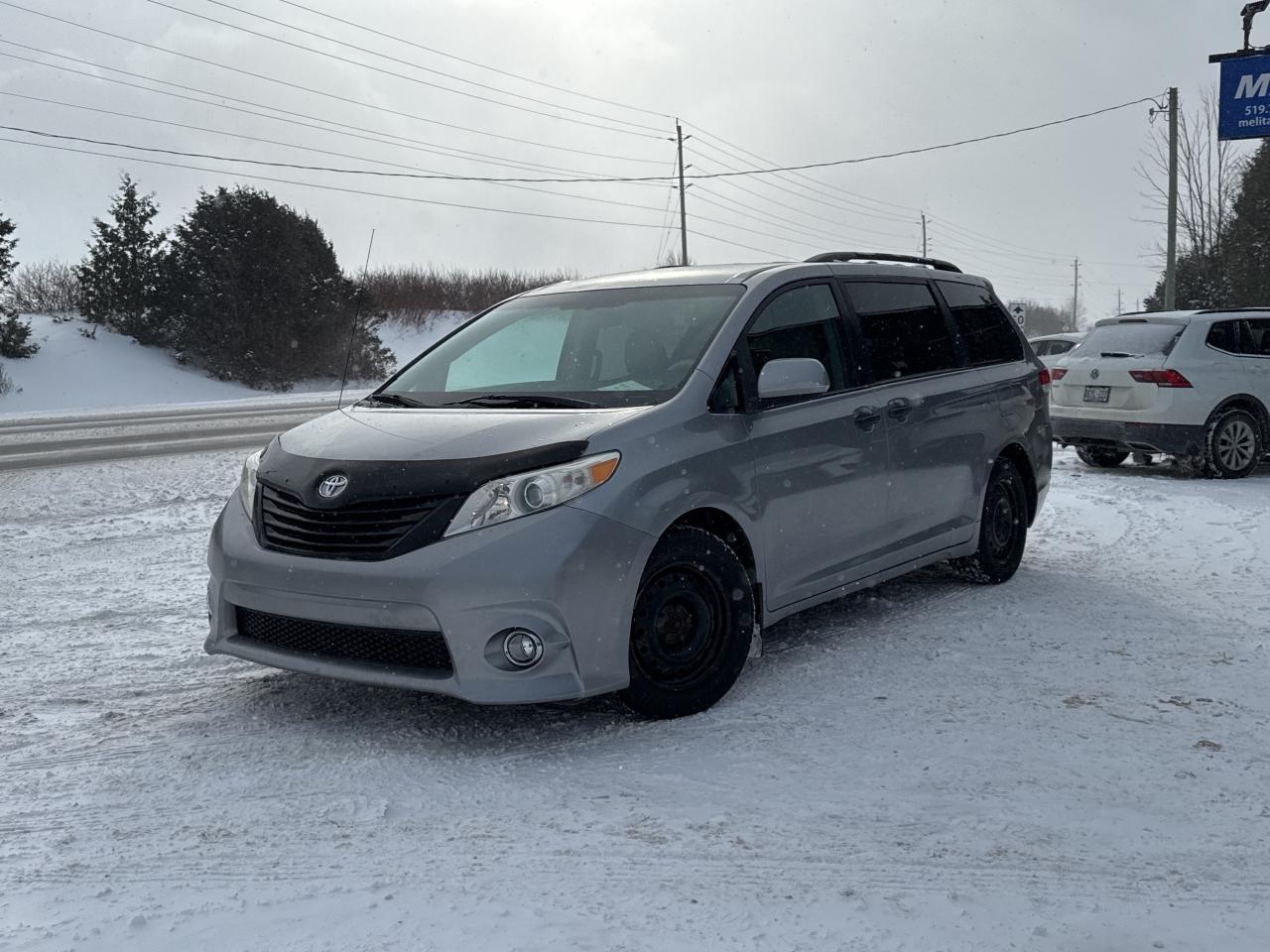 2011 Toyota Sienna LE 7 PASSENGER Photo