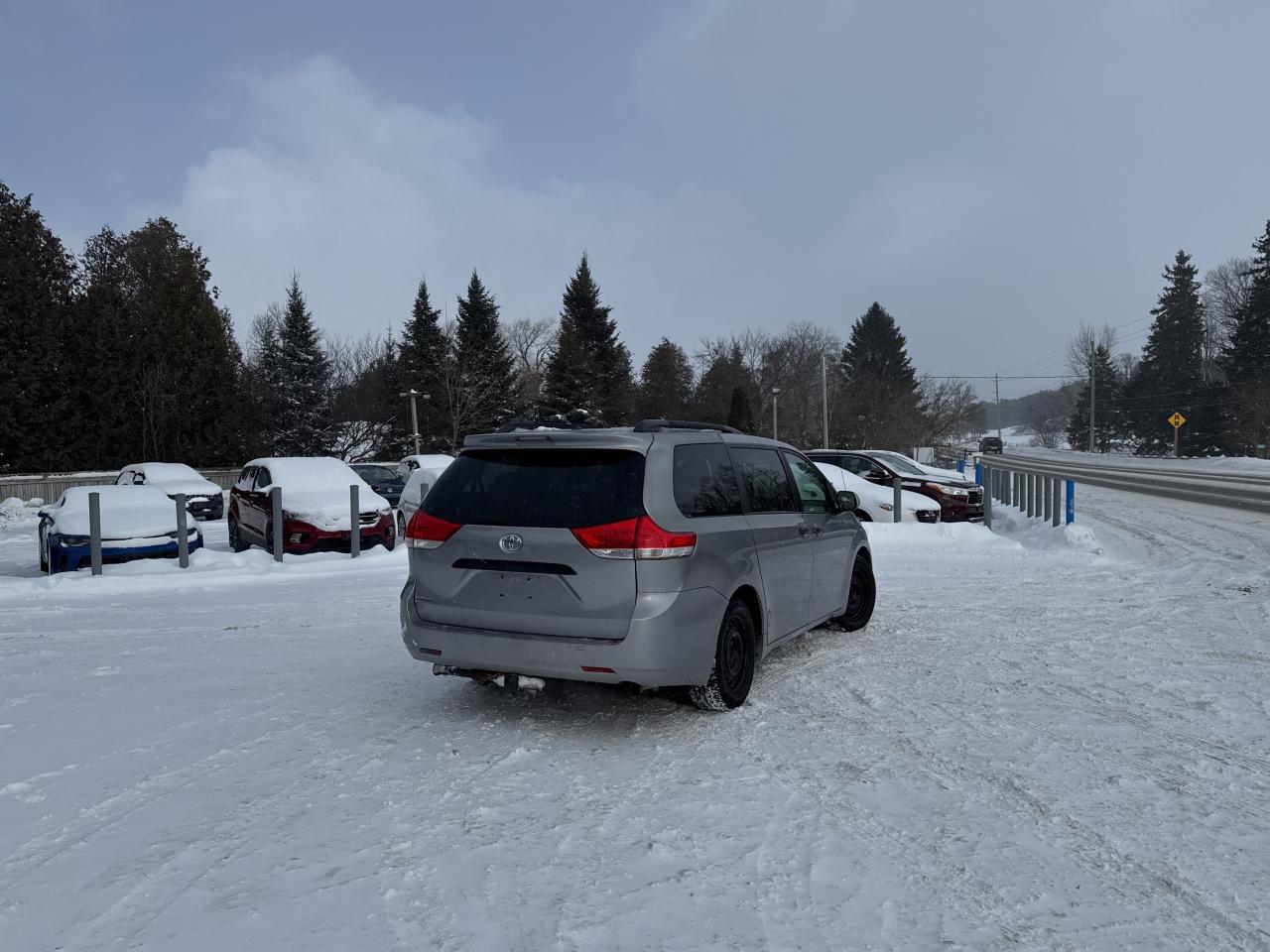 2011 Toyota Sienna LE 7 PASSENGER Photo