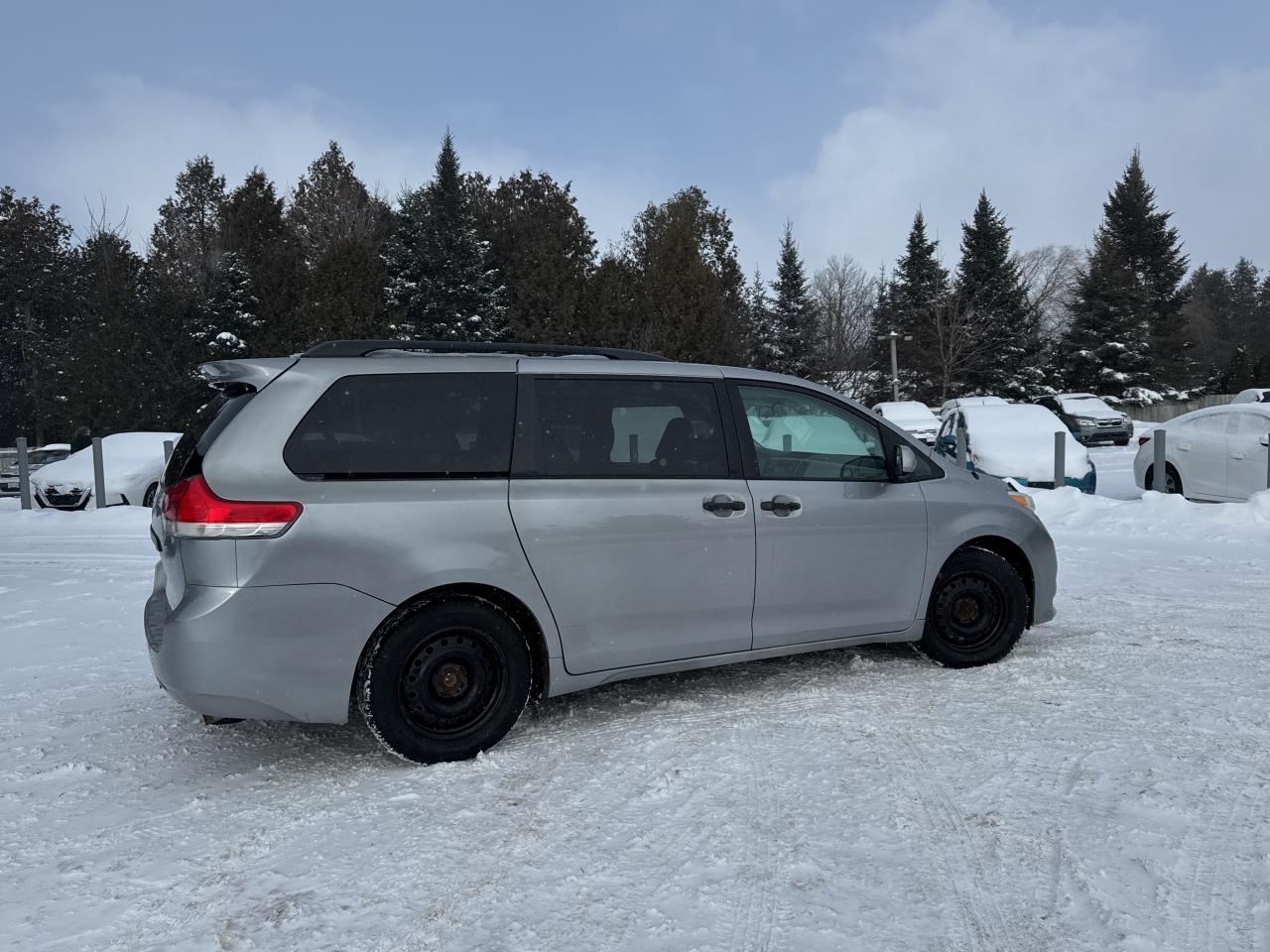 2011 Toyota Sienna LE 7 PASSENGER Photo