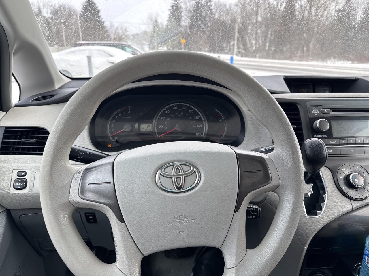 2011 Toyota Sienna LE 7 PASSENGER Photo