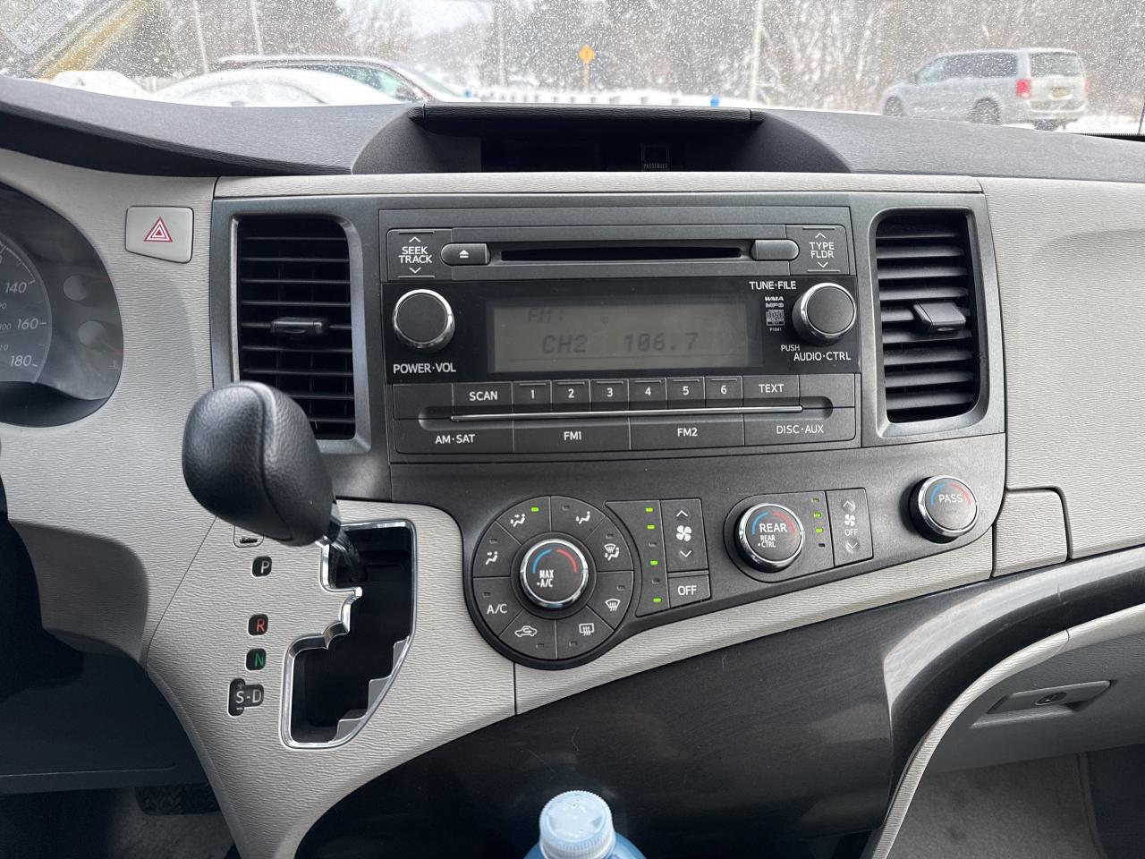 2011 Toyota Sienna LE 7 PASSENGER Photo