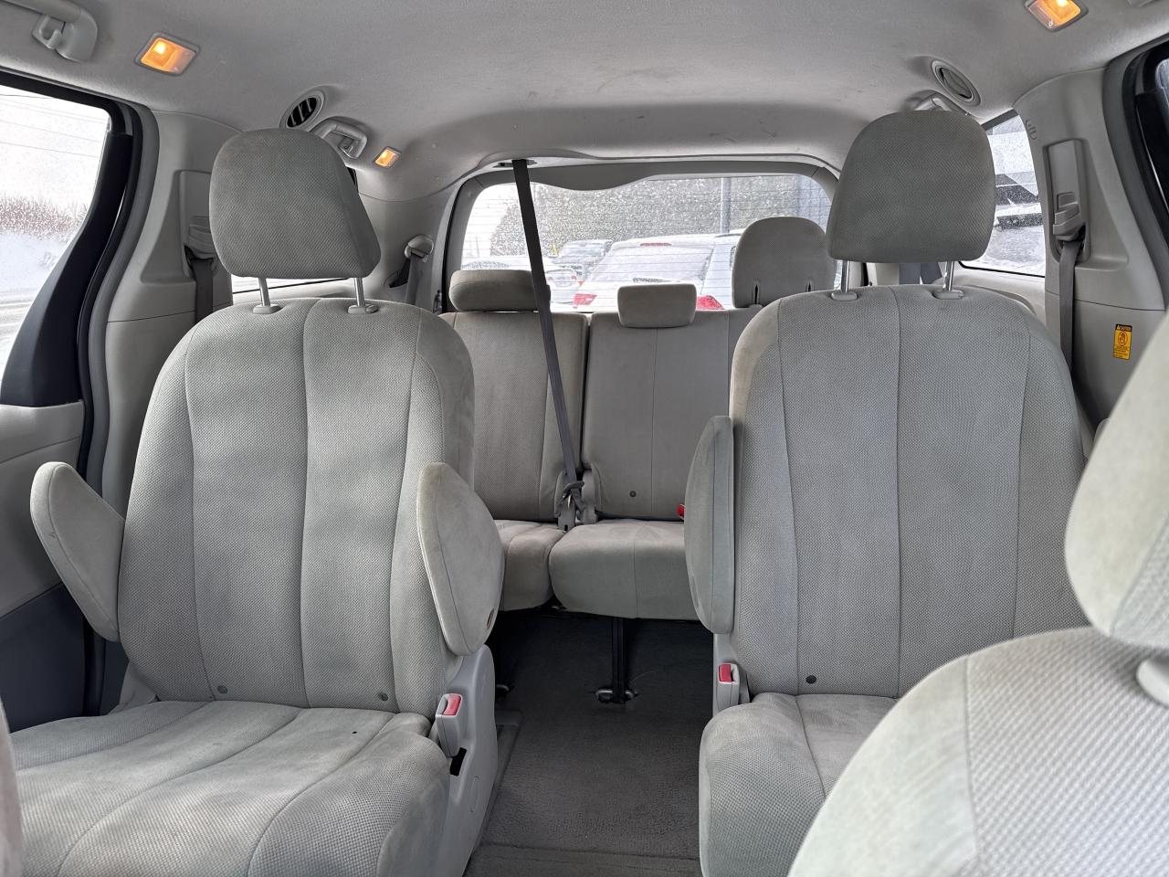 2011 Toyota Sienna LE 7 PASSENGER Photo