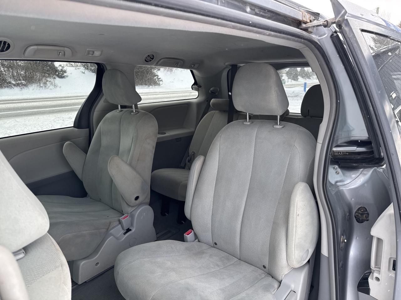 2011 Toyota Sienna LE 7 PASSENGER Photo