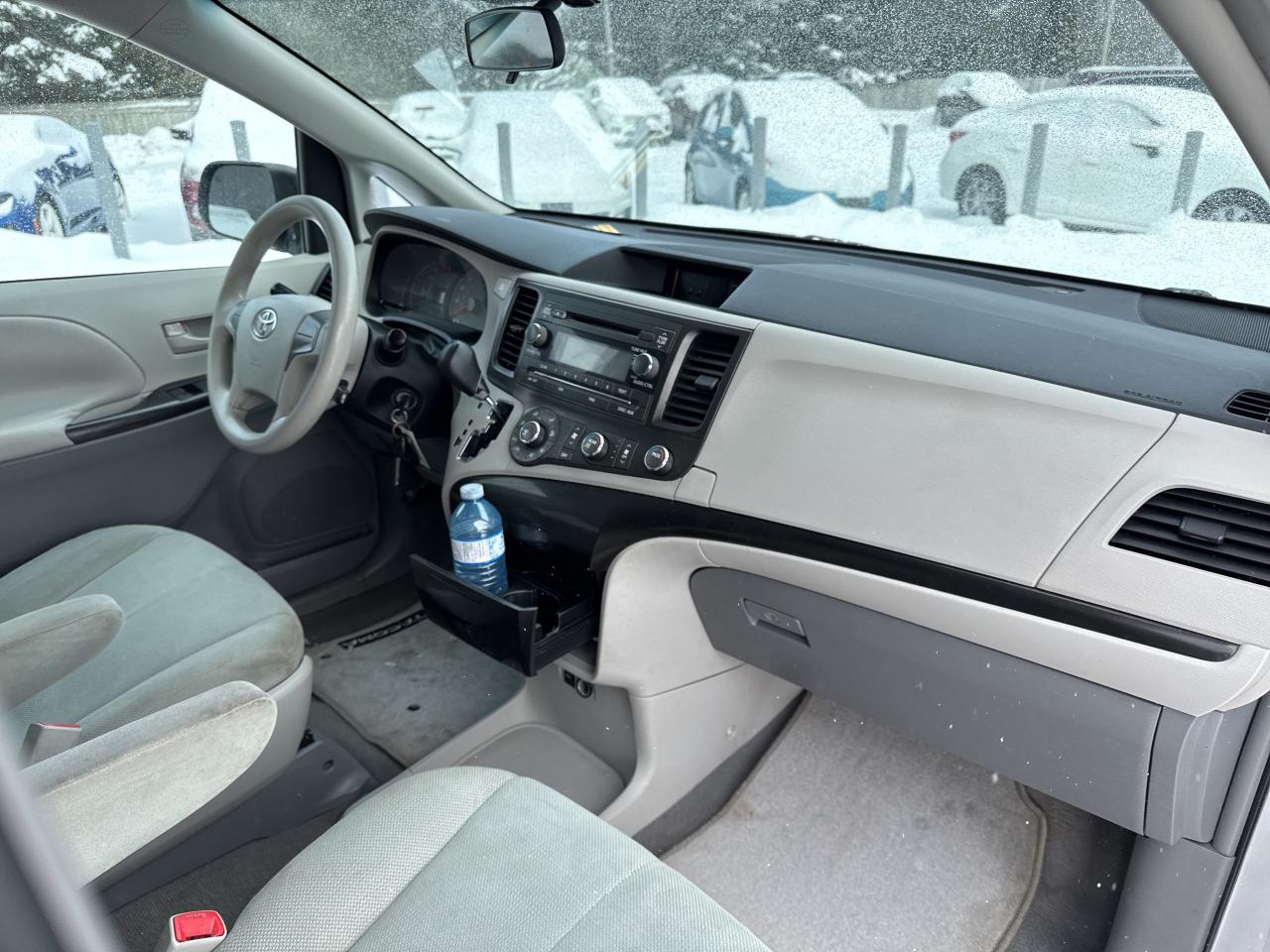 2011 Toyota Sienna LE 7 PASSENGER Photo
