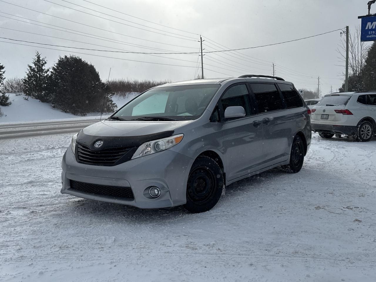 2011 Toyota Sienna LE 7 PASSENGER Photo