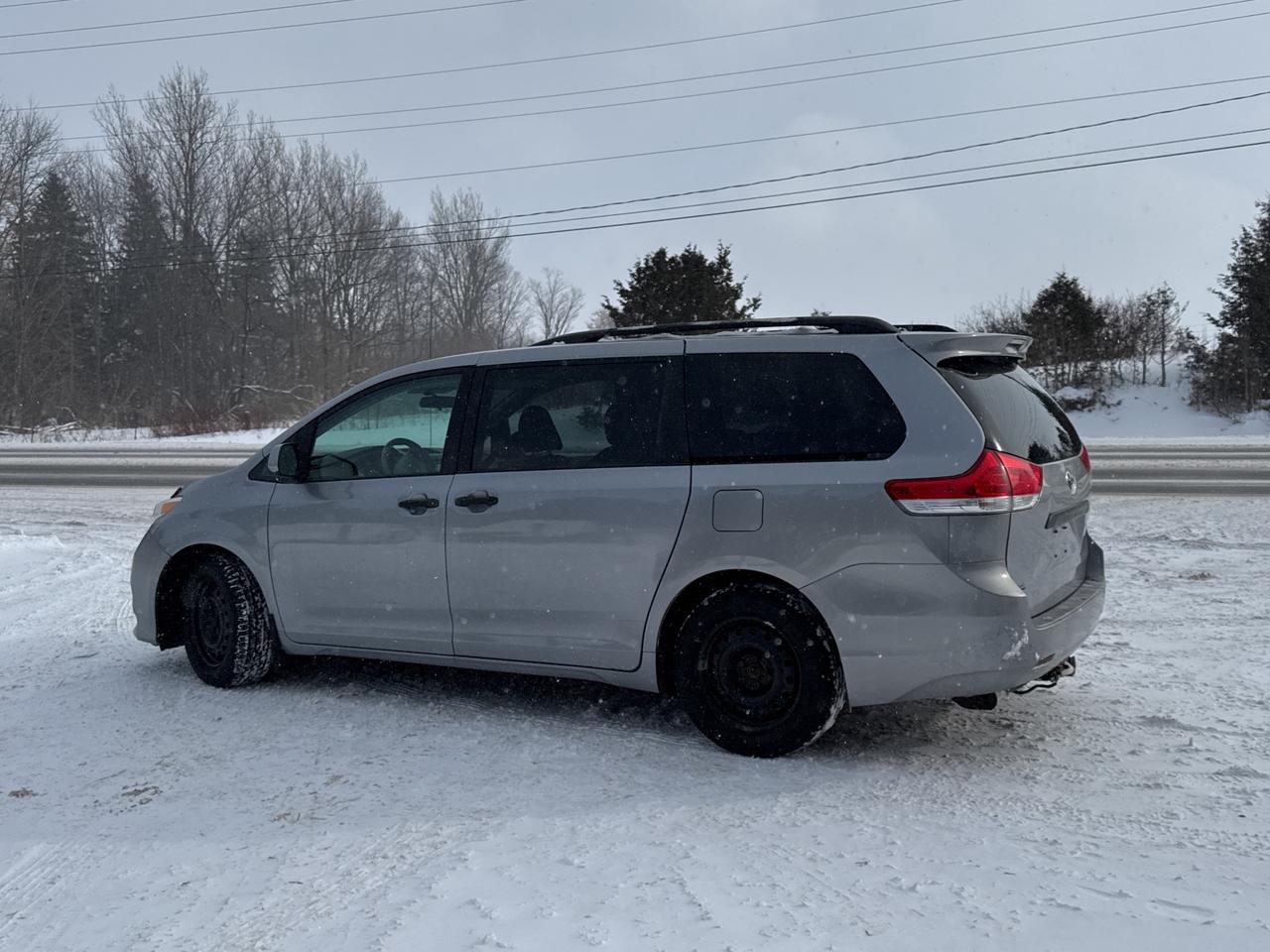 2011 Toyota Sienna LE 7 PASSENGER Photo