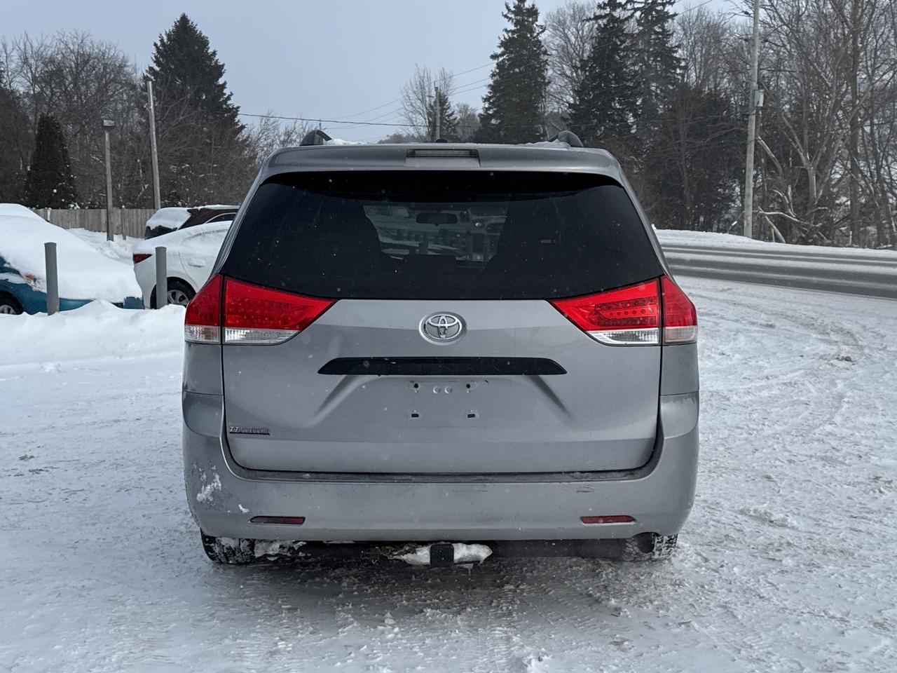 2011 Toyota Sienna LE 7 PASSENGER Photo