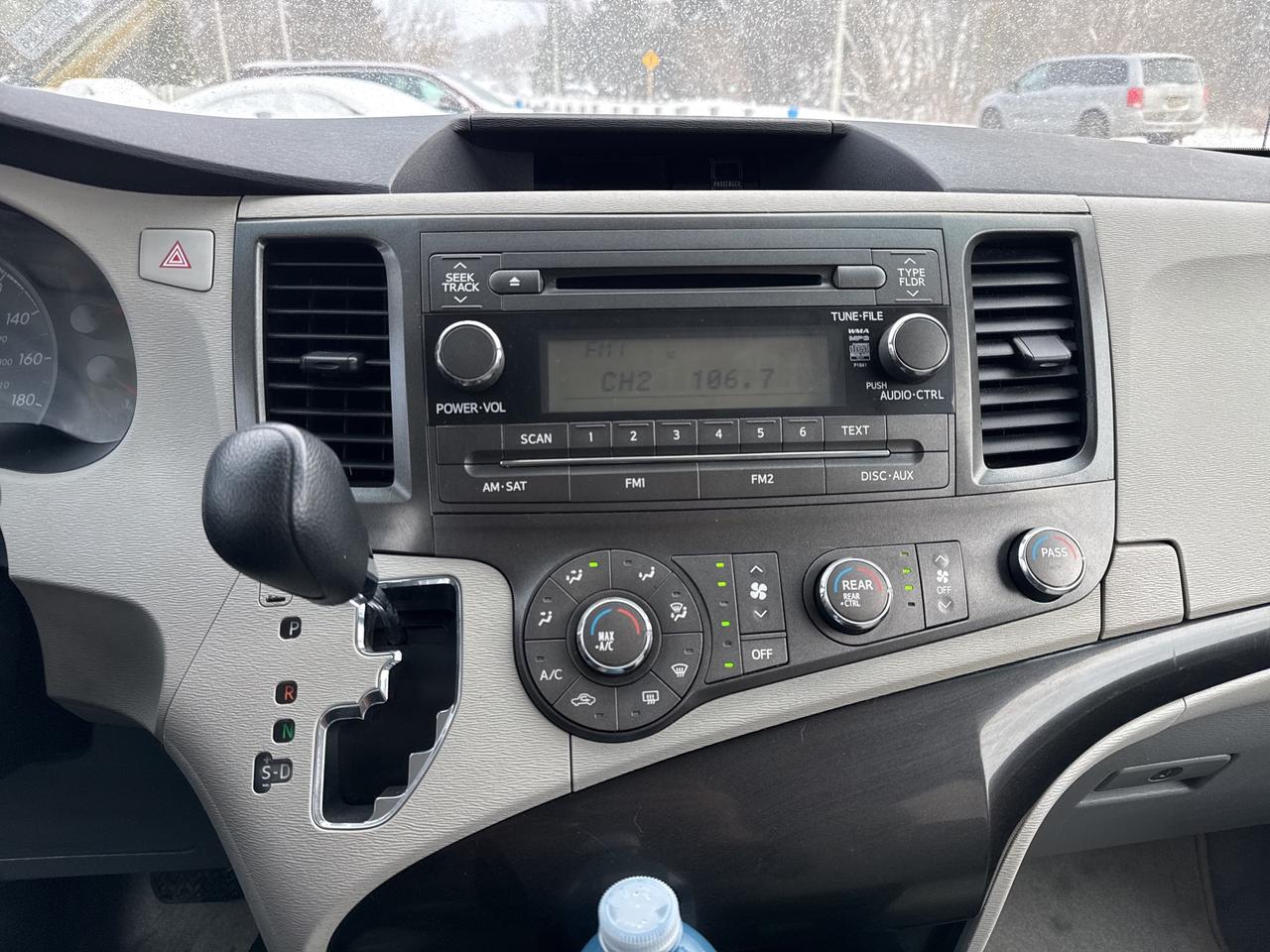 2011 Toyota Sienna LE 7 PASSENGER Photo