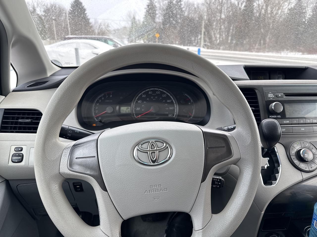 2011 Toyota Sienna LE 7 PASSENGER Photo