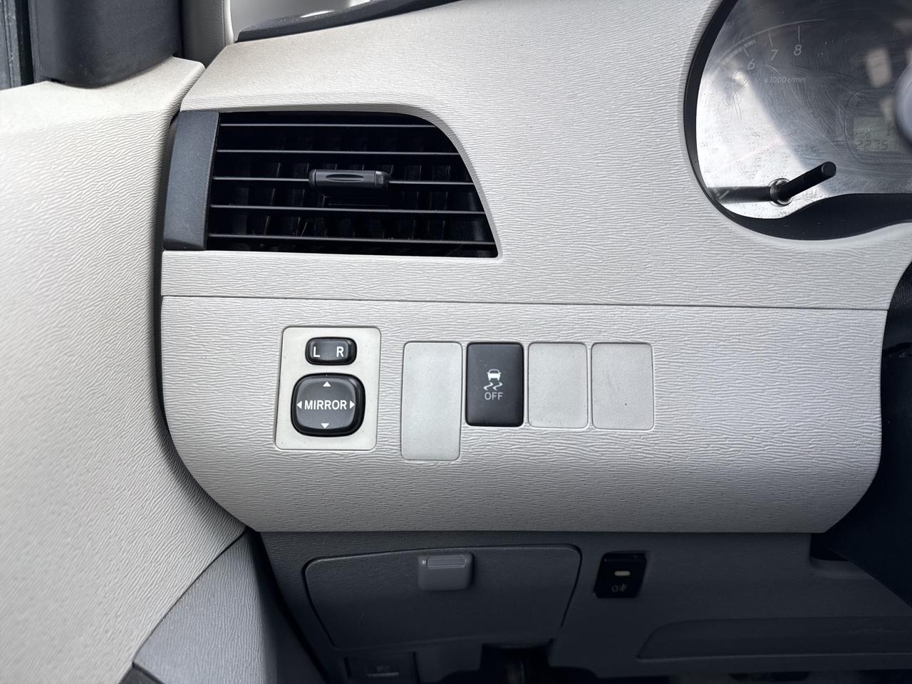 2011 Toyota Sienna LE 7 PASSENGER Photo