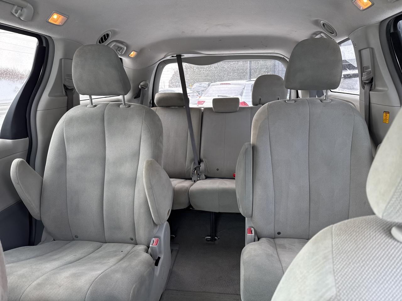 2011 Toyota Sienna LE 7 PASSENGER Photo