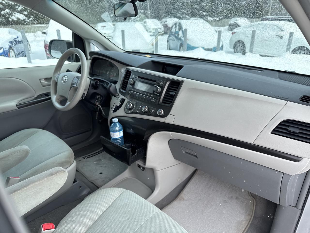 2011 Toyota Sienna LE 7 PASSENGER Photo