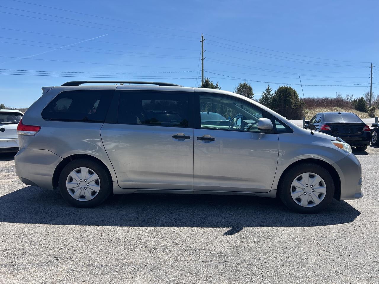 2011 Toyota Sienna LE 7 PASSENGER Photo