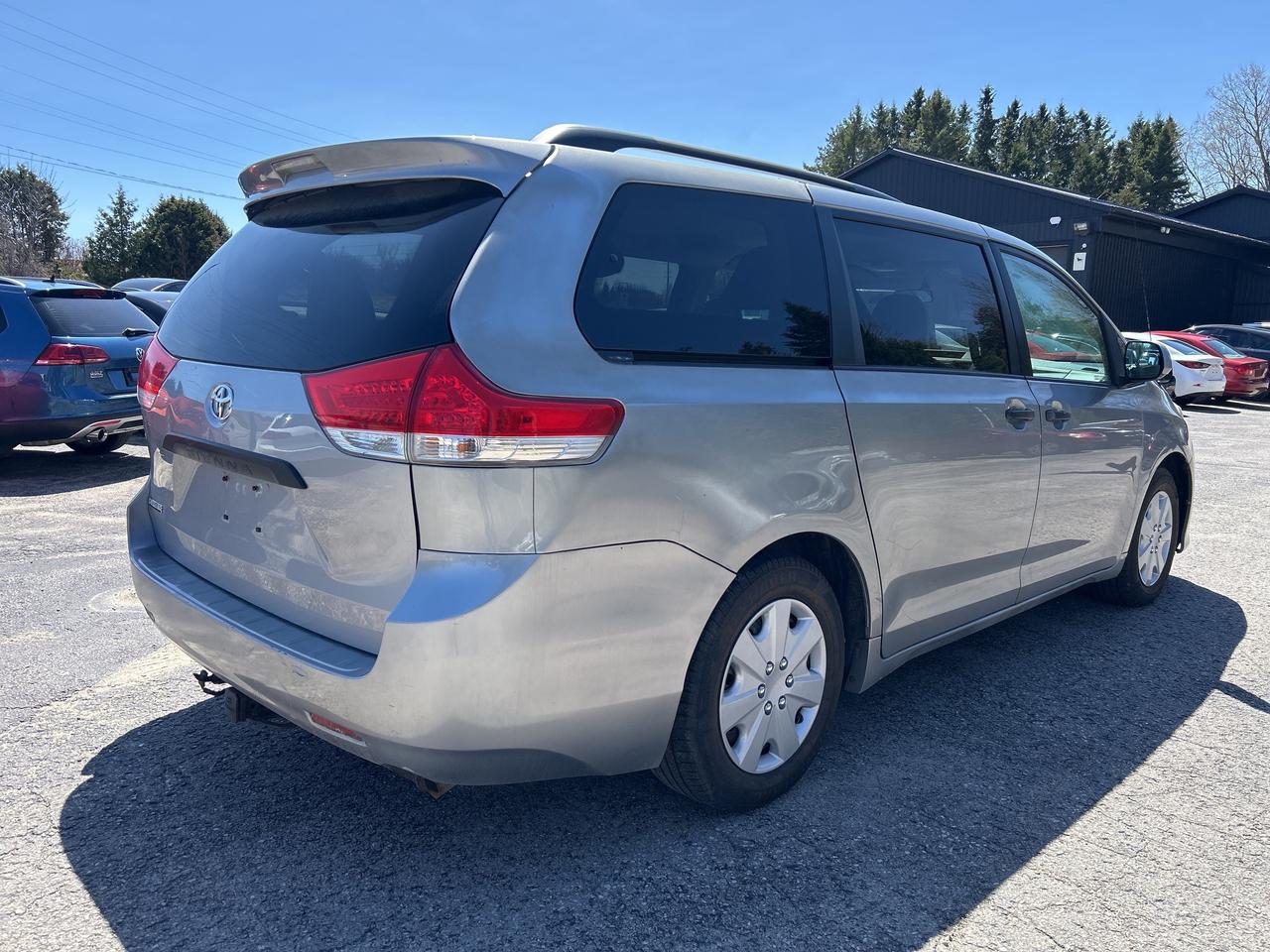 2011 Toyota Sienna LE 7 PASSENGER Photo