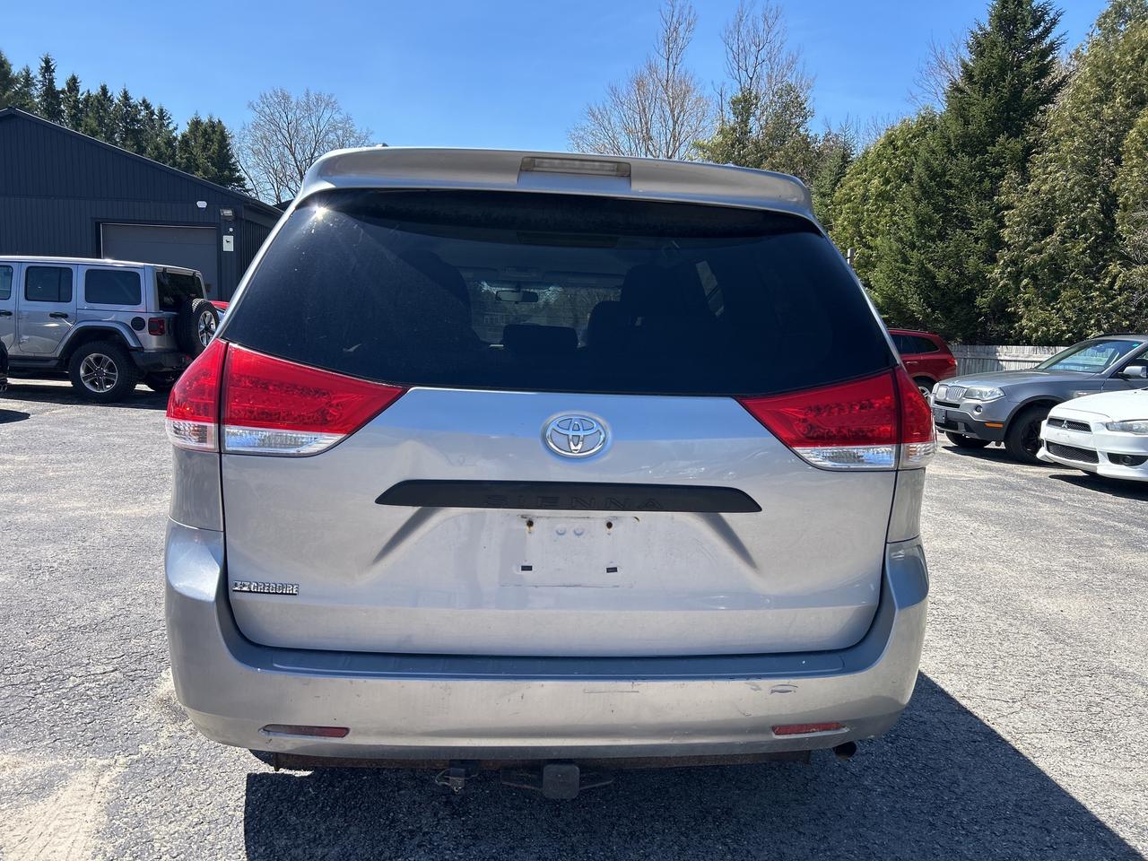 2011 Toyota Sienna LE 7 PASSENGER Photo