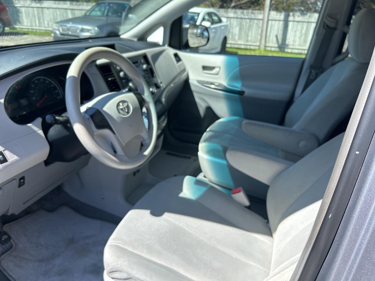 2011 Toyota Sienna LE 7 PASSENGER Photo