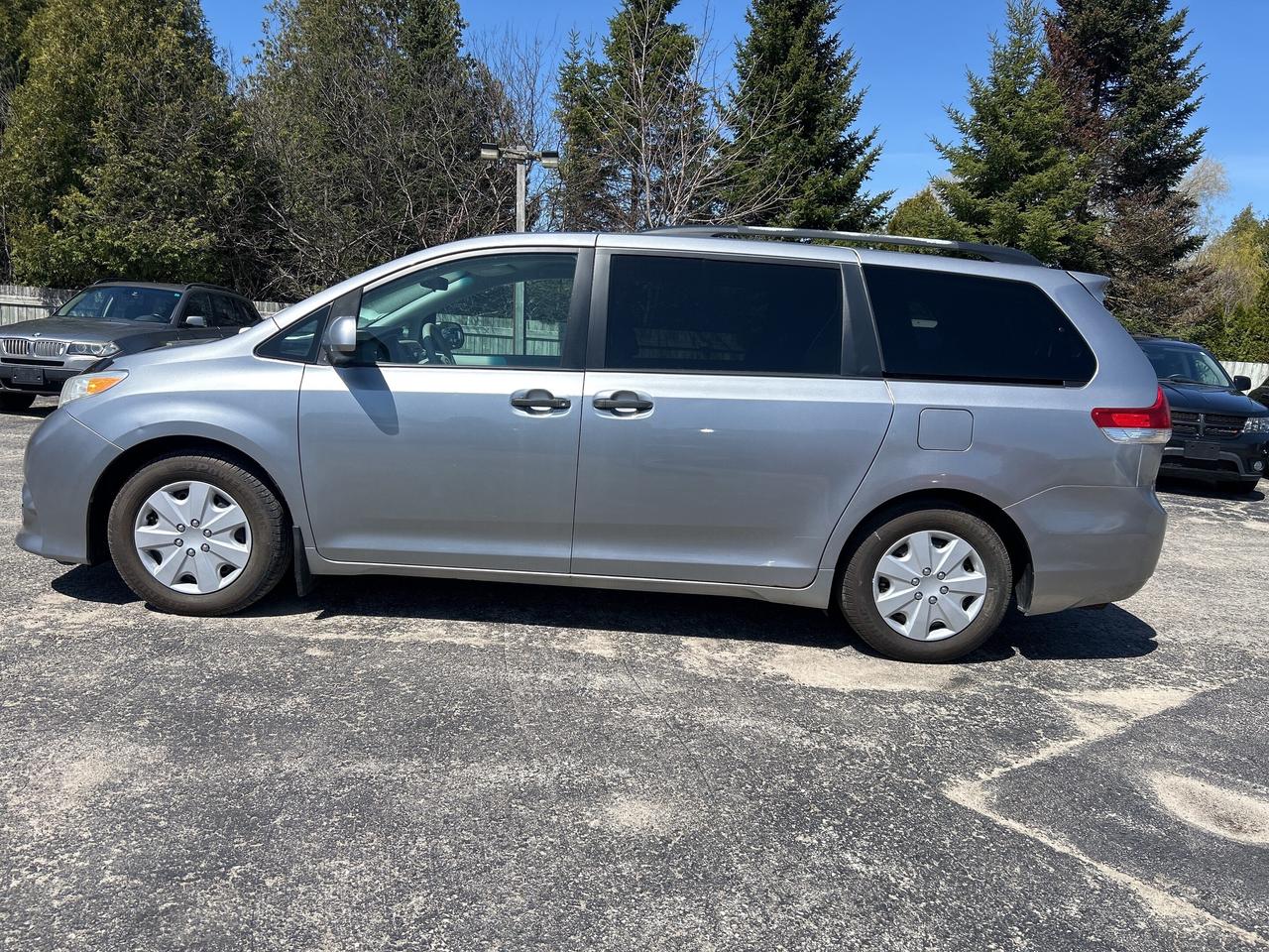 2011 Toyota Sienna LE 7 PASSENGER Photo