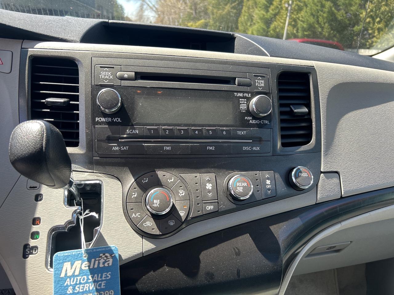 2011 Toyota Sienna LE 7 PASSENGER Photo