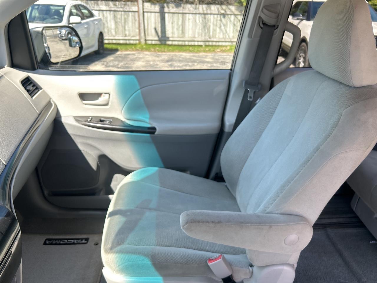 2011 Toyota Sienna LE 7 PASSENGER Photo