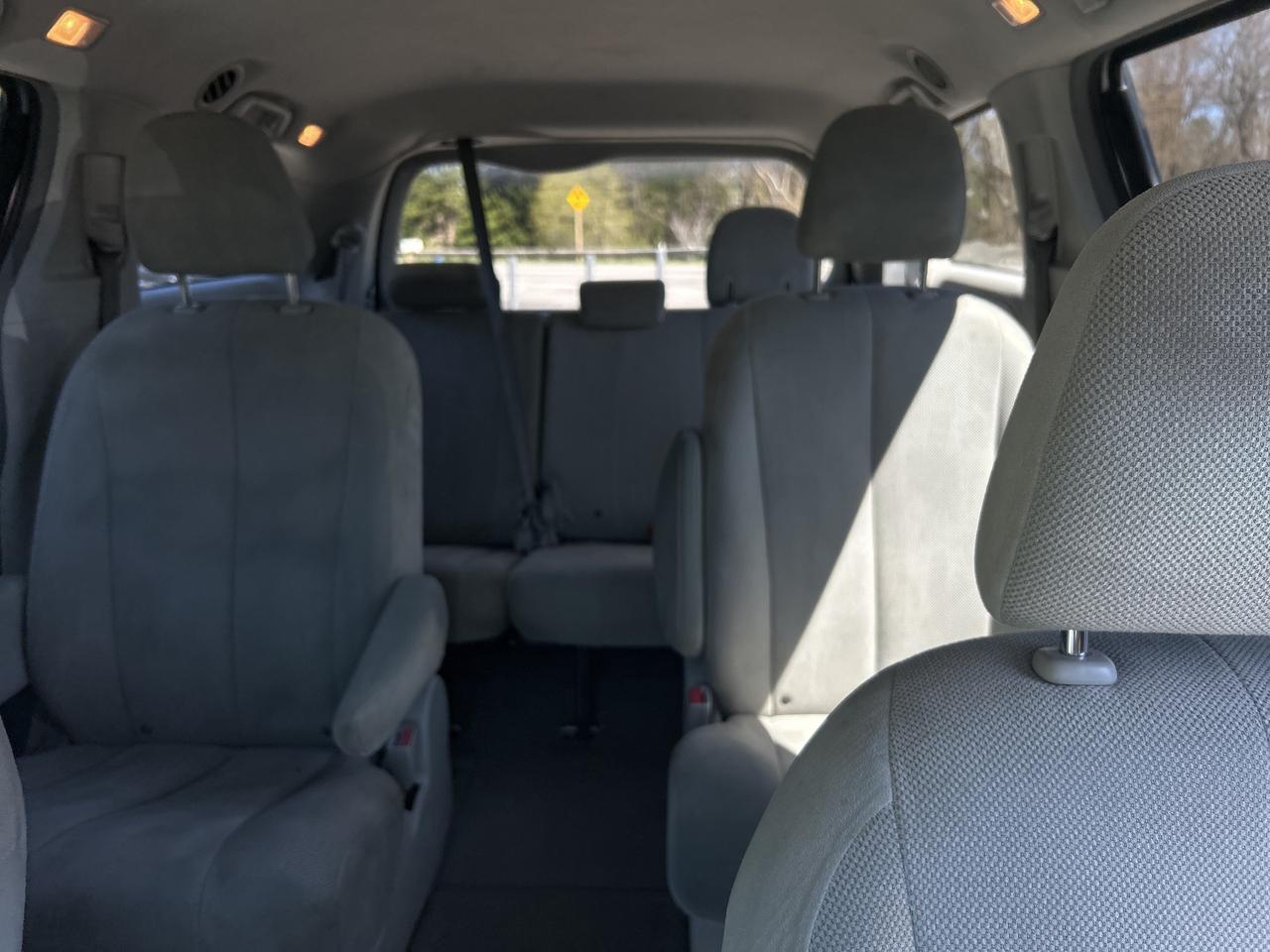 2011 Toyota Sienna LE 7 PASSENGER Photo