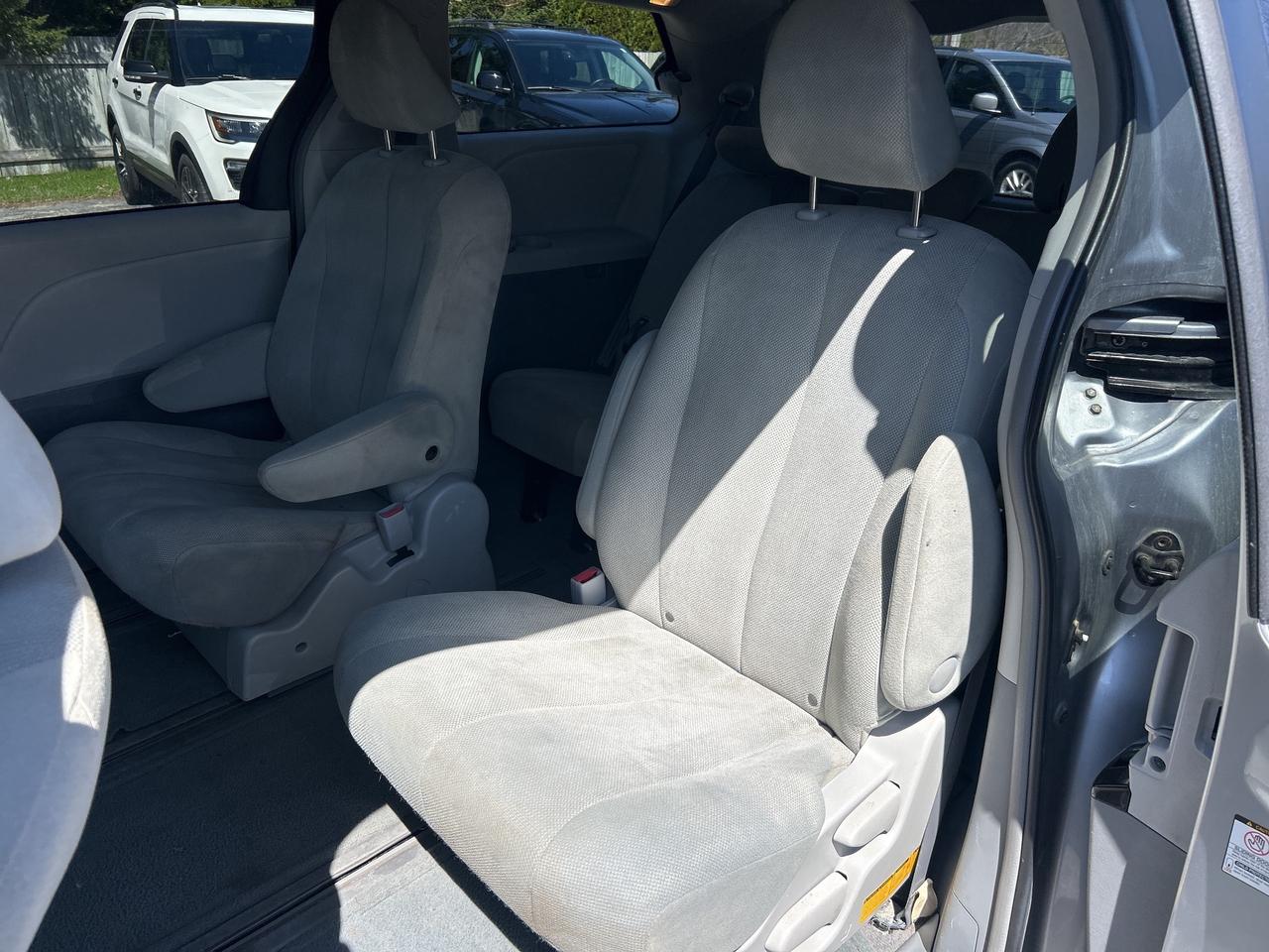 2011 Toyota Sienna LE 7 PASSENGER Photo