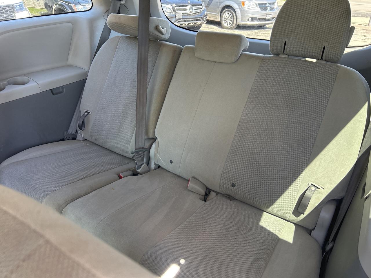 2011 Toyota Sienna LE 7 PASSENGER Photo